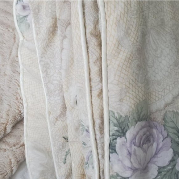 REVERSIBLE BEDDING TWIN- Floral and Cream W large pillow case - Picture 6 of 12